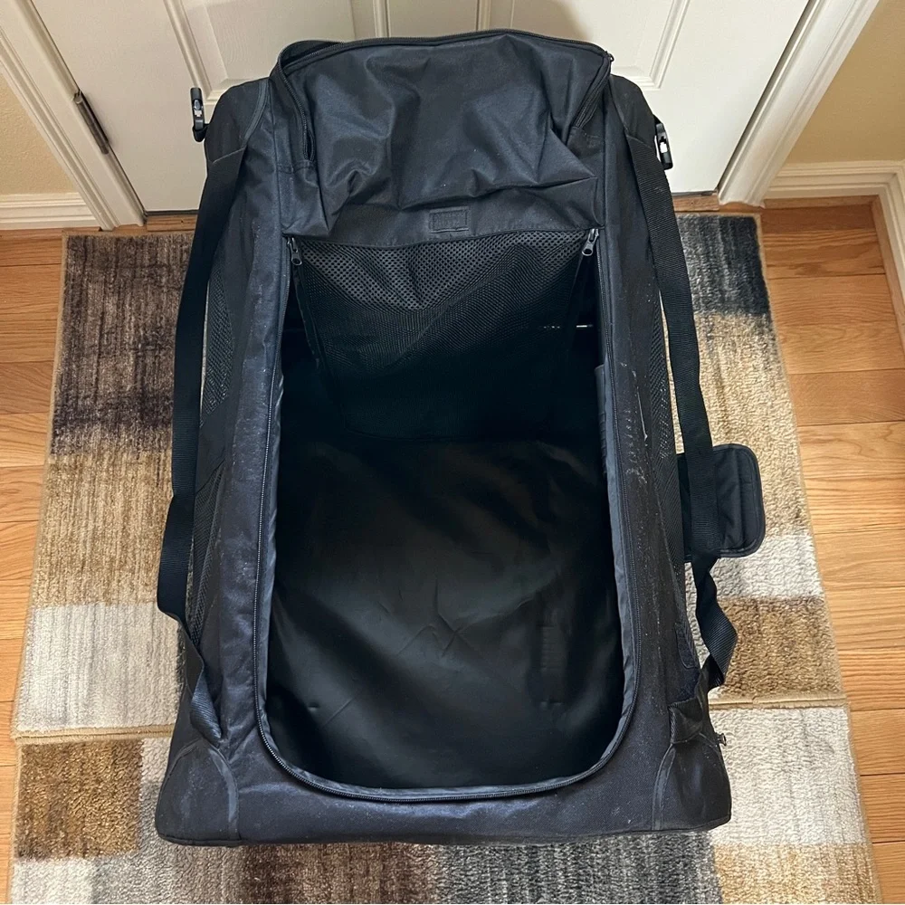 NEW 3Door 24” Indoor/Outdoor Folding Soft Pet Crate